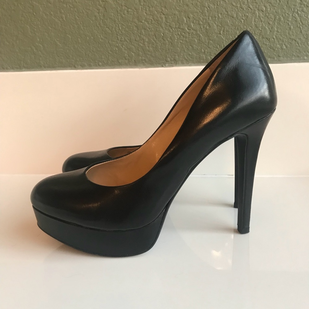 Gianni Bini Black Platform Pumps 8M